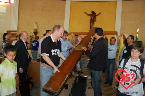 Cruz Peregrina e o Ícone de Maria em Naviraí