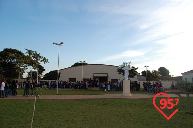 Cruz Peregrina e o Ícone de Maria em Caarapó