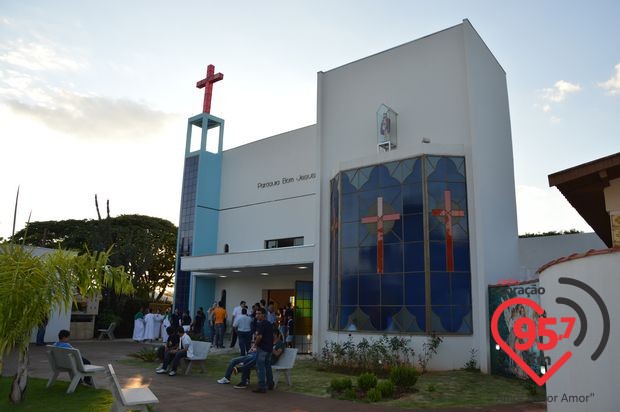 Padre Junior toma posse como novo vigário