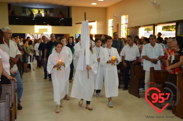Padre Junior toma posse como novo vigário