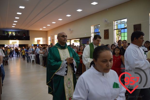 Padre Junior toma posse como novo vigário