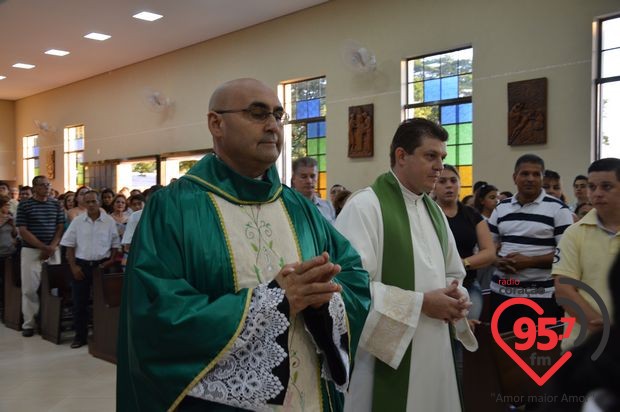 Padre Junior toma posse como novo vigário
