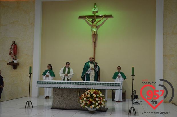 Padre Junior toma posse como novo vigário