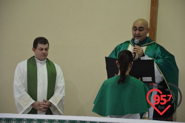Padre Junior toma posse como novo vigário