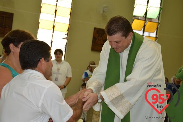Padre Junior toma posse como novo vigário