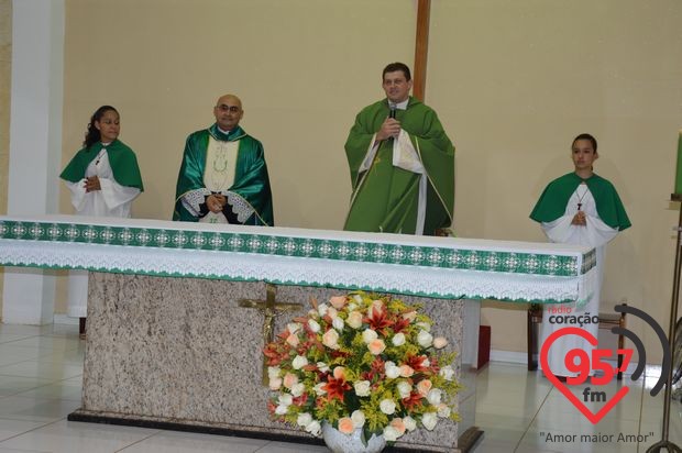 Padre Junior toma posse como novo vigário