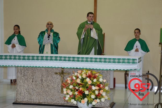 Padre Junior toma posse como novo vigário