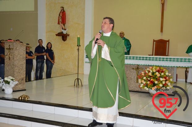 Padre Junior toma posse como novo vigário