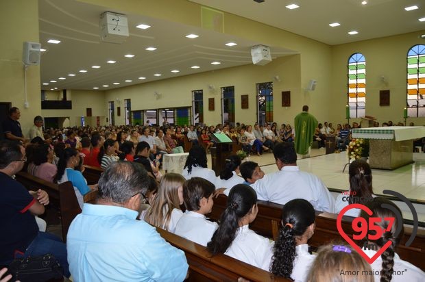 Padre Junior toma posse como novo vigário