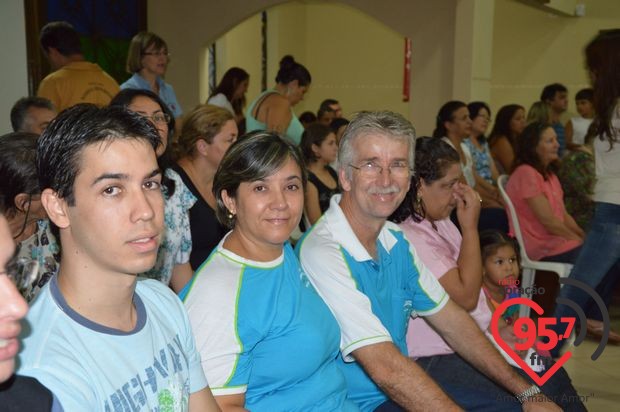 Padre Junior toma posse como novo vigário