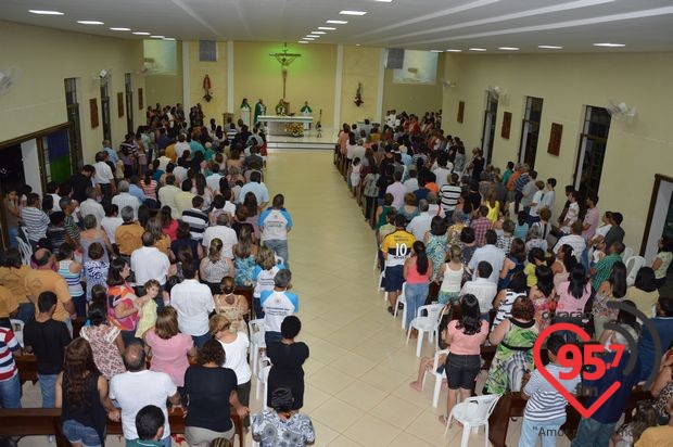 Padre Junior toma posse como novo vigário