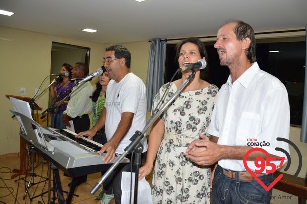 Padre Junior toma posse como novo vigário