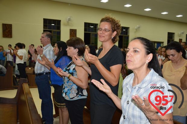 Padre Junior toma posse como novo vigário
