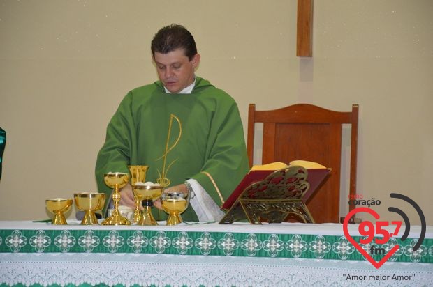 Padre Junior toma posse como novo vigário