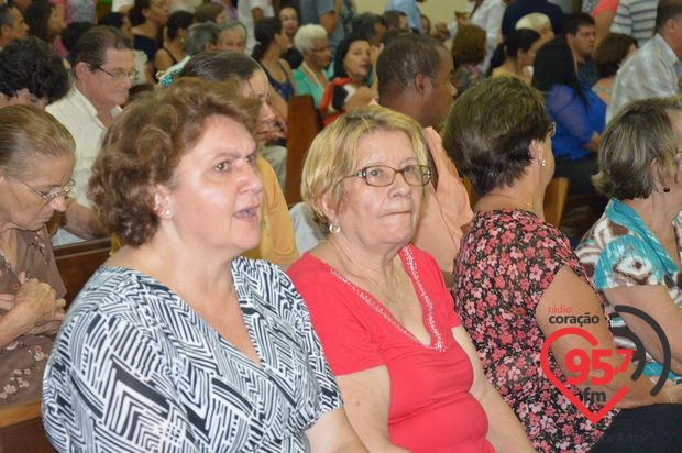 Padre Junior toma posse como novo vigário