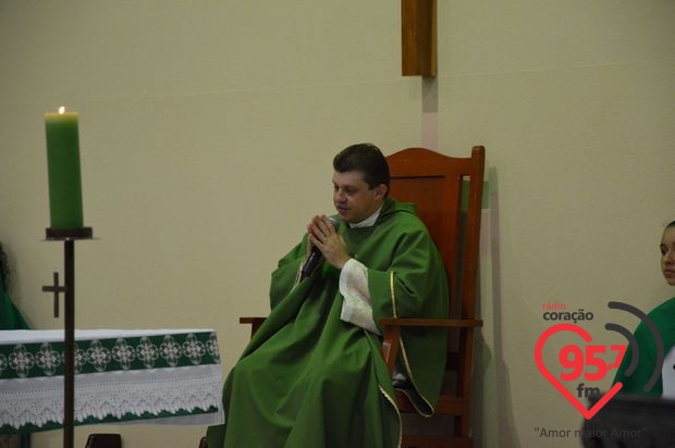 Padre Junior toma posse como novo vigário