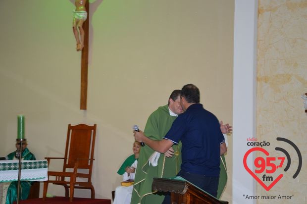 Padre Junior toma posse como novo vigário