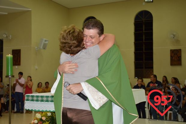 Padre Junior toma posse como novo vigário