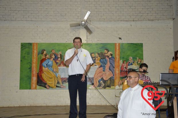 Padre Junior toma posse como novo vigário