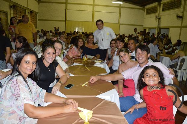 Padre Junior toma posse como novo vigário