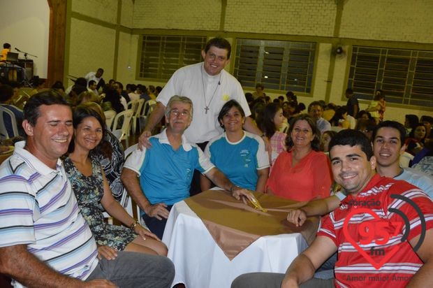 Padre Junior toma posse como novo vigário