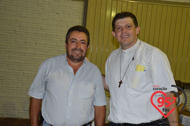 Padre Junior toma posse como novo vigário