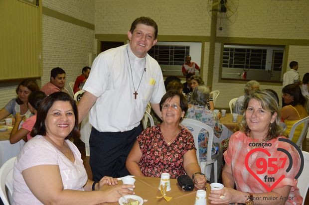 Padre Junior toma posse como novo vigário