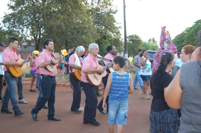 Companhia "Estrela do Oriente" realiza folia de Reis em Montese