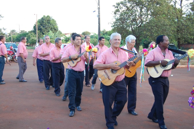 Companhia "Estrela do Oriente" realiza folia de Reis em Montese