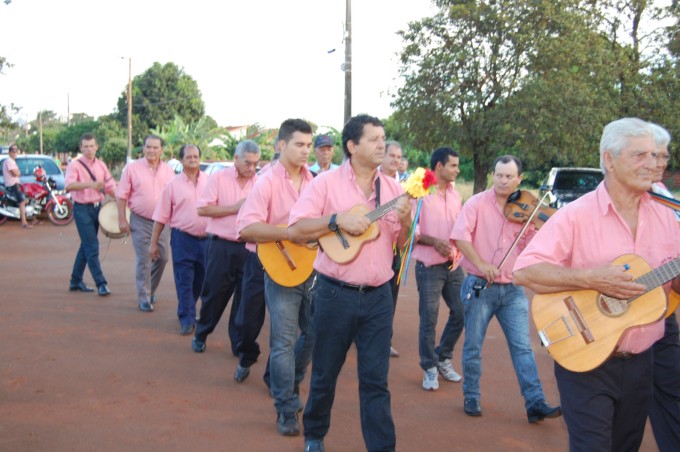 Companhia "Estrela do Oriente" realiza folia de Reis em Montese