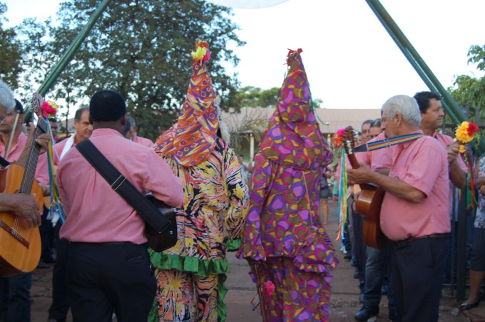 Companhia "Estrela do Oriente" realiza folia de Reis em Montese