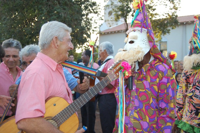 Companhia "Estrela do Oriente" realiza folia de Reis em Montese