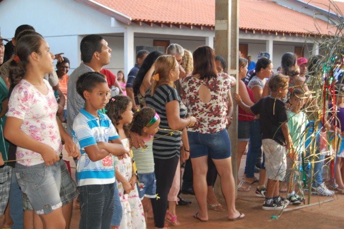 Companhia "Estrela do Oriente" realiza folia de Reis em Montese