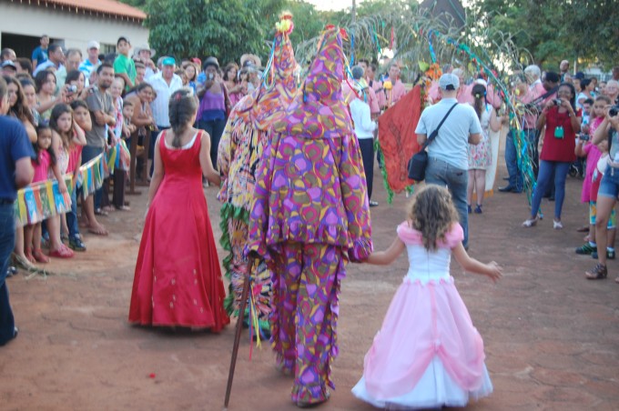Companhia "Estrela do Oriente" realiza folia de Reis em Montese
