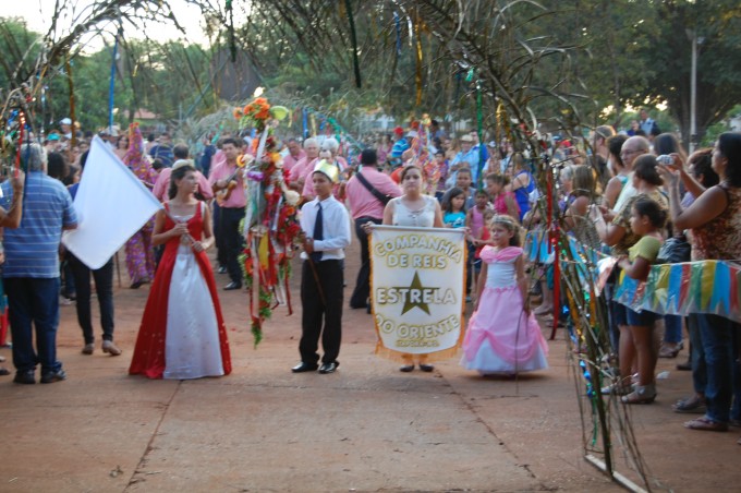 Companhia "Estrela do Oriente" realiza folia de Reis em Montese