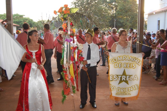 Companhia "Estrela do Oriente" realiza folia de Reis em Montese
