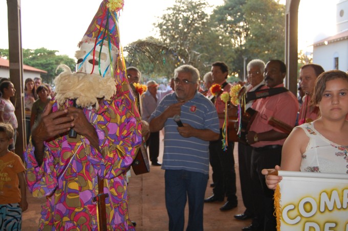 Companhia "Estrela do Oriente" realiza folia de Reis em Montese