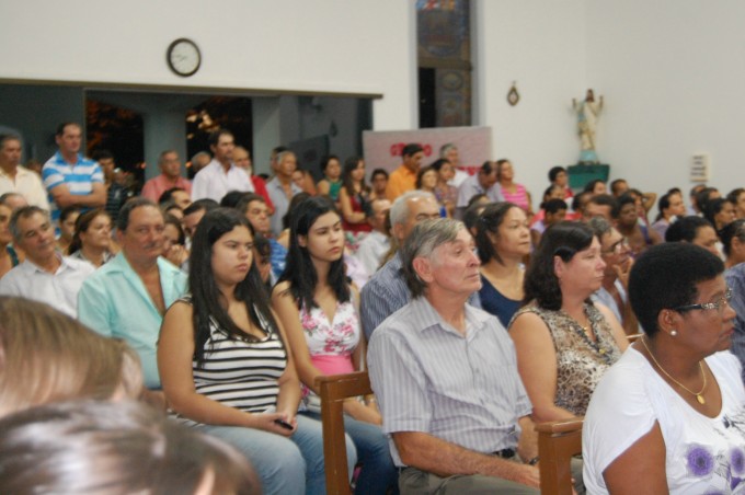 Companhia "Estrela do Oriente" realiza folia de Reis em Montese