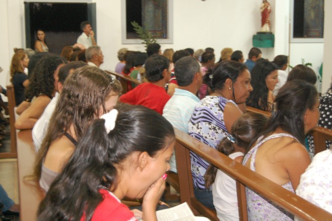 Companhia "Estrela do Oriente" realiza folia de Reis em Montese