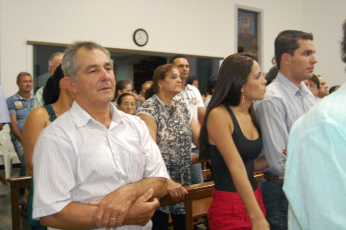 Companhia "Estrela do Oriente" realiza folia de Reis em Montese