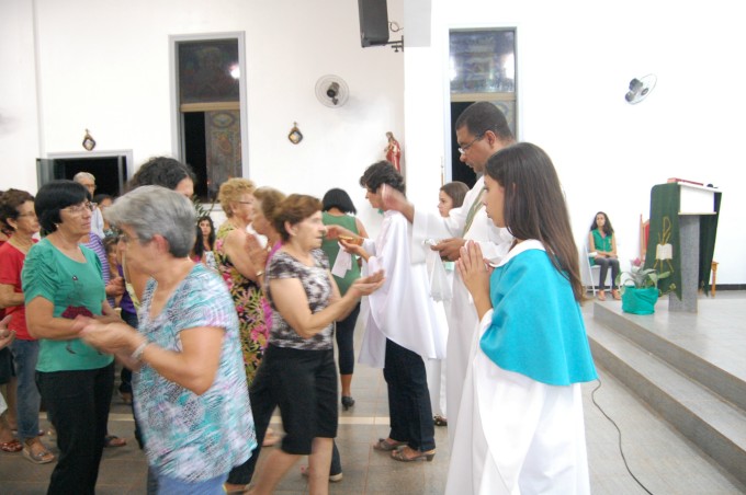 Companhia "Estrela do Oriente" realiza folia de Reis em Montese