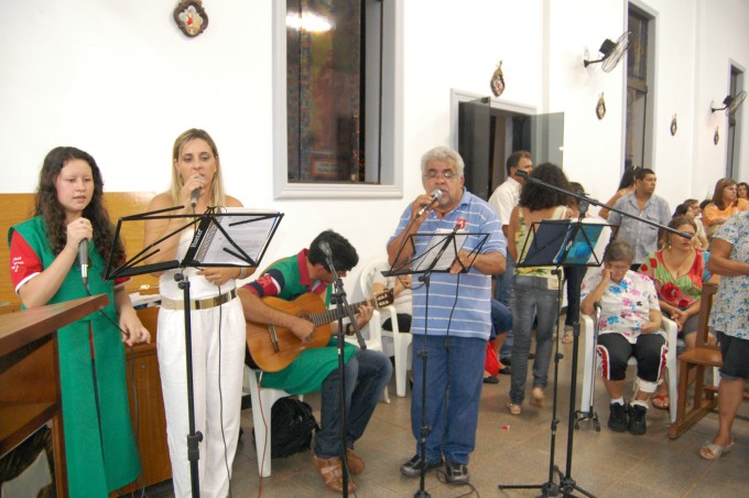 Companhia "Estrela do Oriente" realiza folia de Reis em Montese