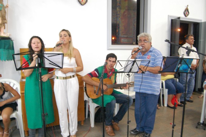 Companhia "Estrela do Oriente" realiza folia de Reis em Montese