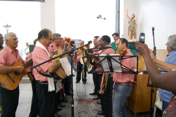 Companhia "Estrela do Oriente" realiza folia de Reis em Montese