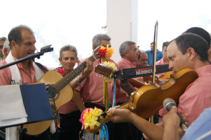 Companhia "Estrela do Oriente" realiza folia de Reis em Montese