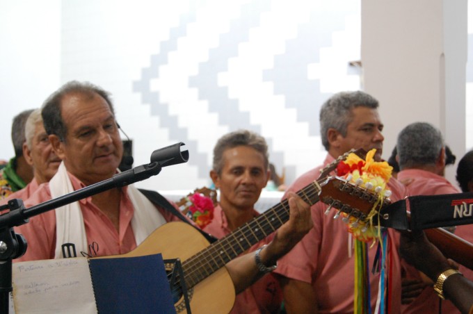 Companhia "Estrela do Oriente" realiza folia de Reis em Montese
