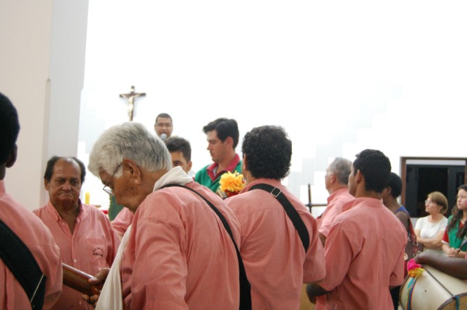 Companhia "Estrela do Oriente" realiza folia de Reis em Montese