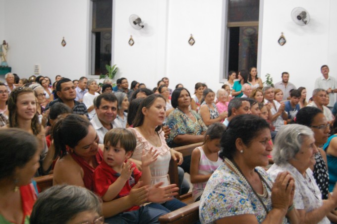 Companhia "Estrela do Oriente" realiza folia de Reis em Montese