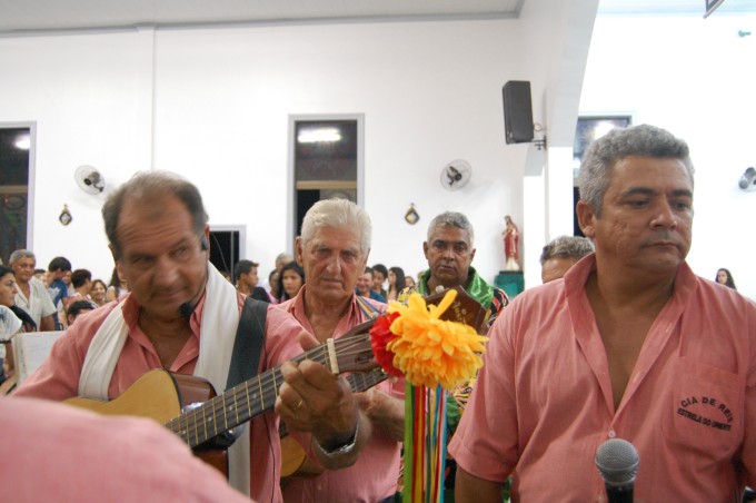 Companhia "Estrela do Oriente" realiza folia de Reis em Montese