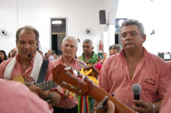 Companhia "Estrela do Oriente" realiza folia de Reis em Montese